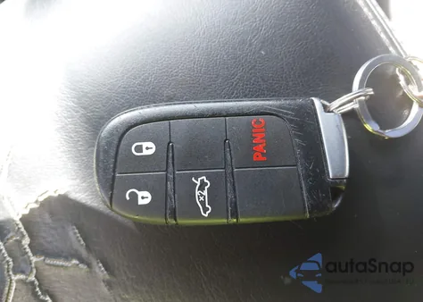 2019 Chrysler 300 Touring из США, поврежденный, VIN 2C3CCAAG7KH715690